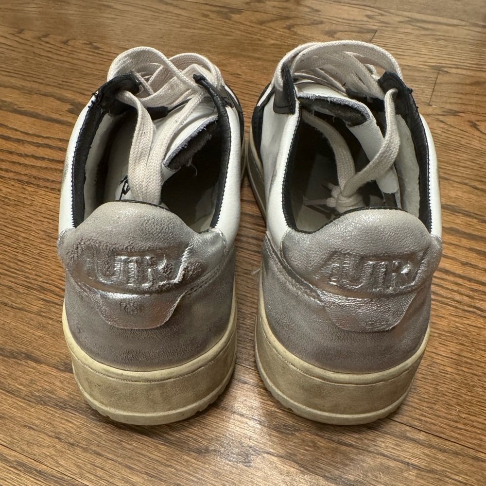 AUTRY SNEAKERS MEDALIST LOW SUPER VINTAGE IN WHITE BLACK SILVER LEATHER, 44–NWT - Picture 8 of 16